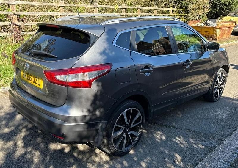 Used Nissan Qashqai Tekna 110 HP (80 kW) 2016 Grey SUV