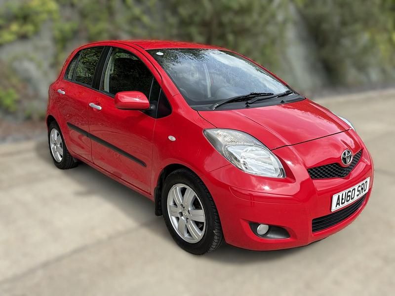 Used Toyota Yaris 101 HP (74 kW) 2010 Red Hatchback