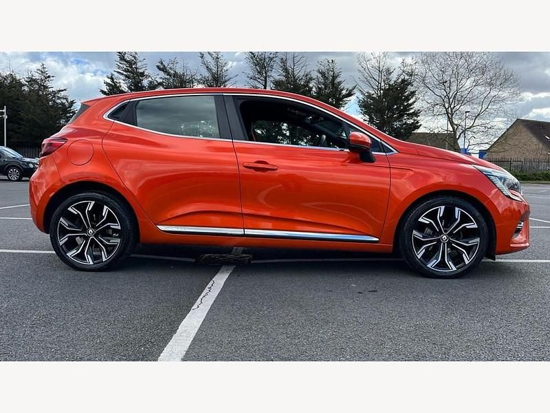 Used Renault Clio V Version S 90 HP (66 kW) 2022 Renault id  orange valencia  Hatchback