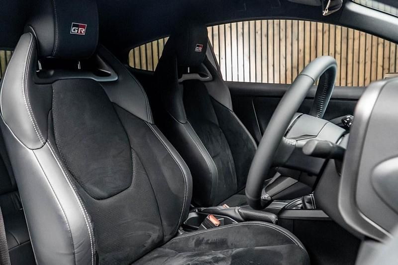 Used Toyota Yaris 280 HP (205 kW) 2024 White Hatchback