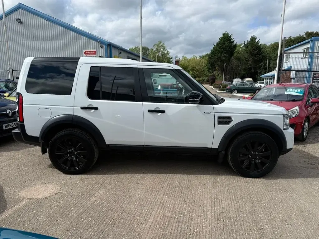 Used Land Rover Discovery 4 S 255 HP (187 kW) 2015 White SUV