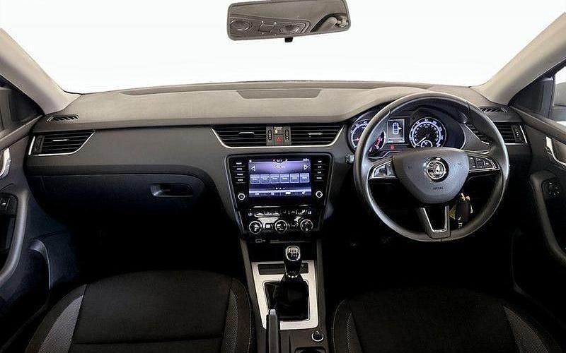 Silver Used 2020 Skoda Octavia SE Drive Hatchback | £9,295 (Good price) - Image 1/1