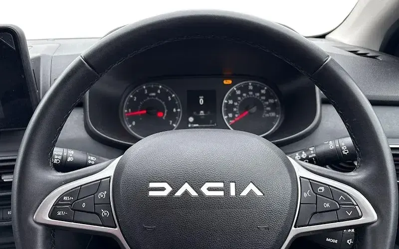 Used Dacia Jogger Extreme 110 HP (80 kW) 2024 Green MPV