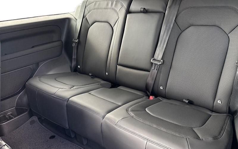 New Land Rover Defender SE Dynamic 249 HP (183 kW) 2025 SUV