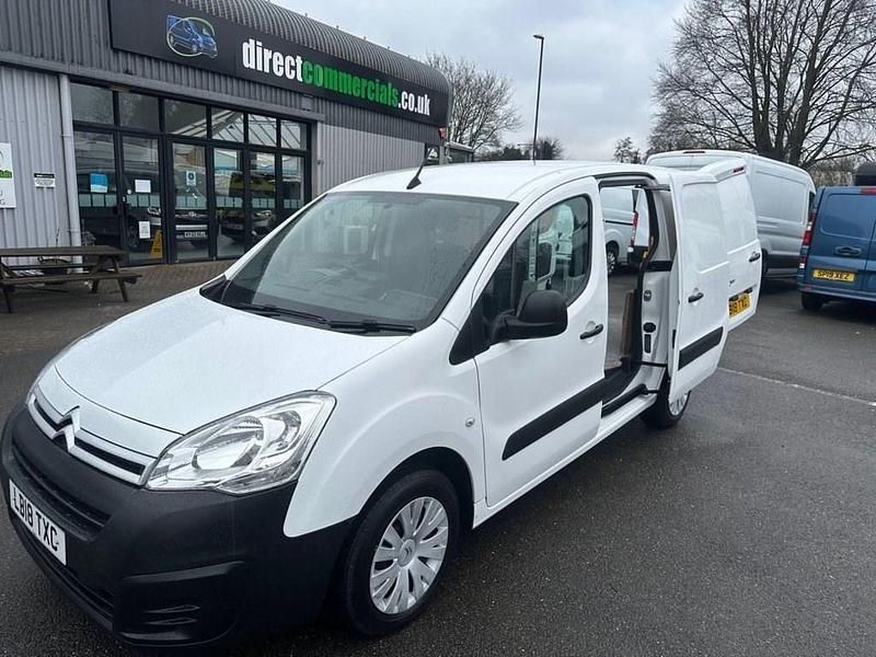 Used Citroën Berlingo 100 HP (73 kW) 2018 White MPV