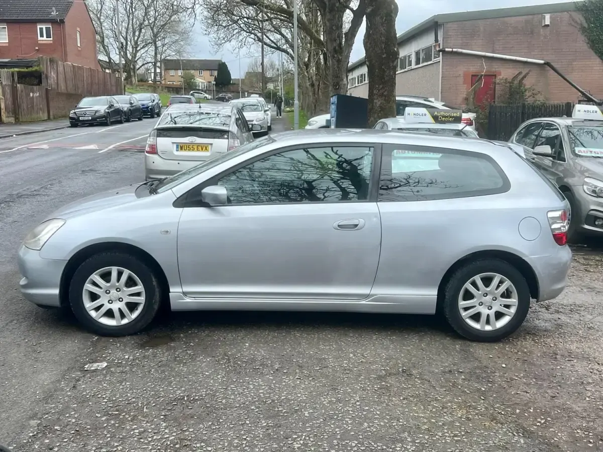 Begagnad Honda Civic SE 110 HK (80 kW) 2004 Silver Halvkombi
