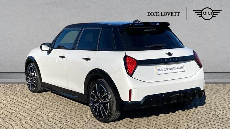 Used Mini Cooper Hatch 154 HP (113 kW) 2024 White Hatchback