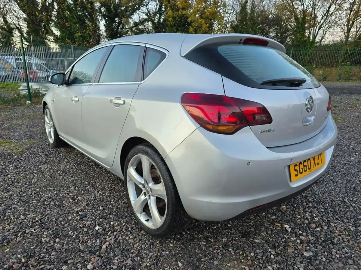 Second-hand Vauxhall Astra SRi 2010 Argintiu Hatchback