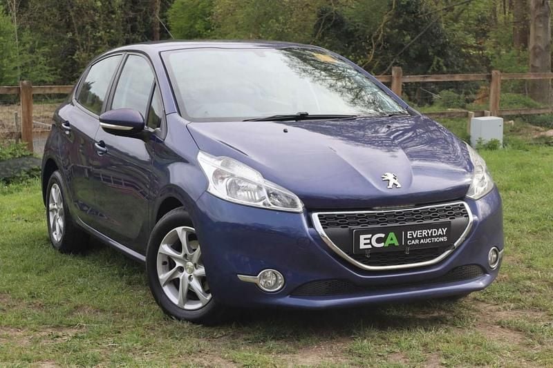 Usado Peugeot 208 Active 82 HP (60 kW) 2015 Azul Citadino