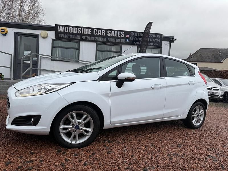 Used Ford Fiesta Zetec 75 HP (55 kW) 2016 White Hatchback