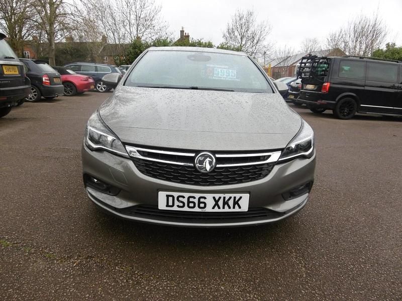 Used Vauxhall Astra SRi 105 HP (77 kW) 2016 Sable grey mett Hatchback
