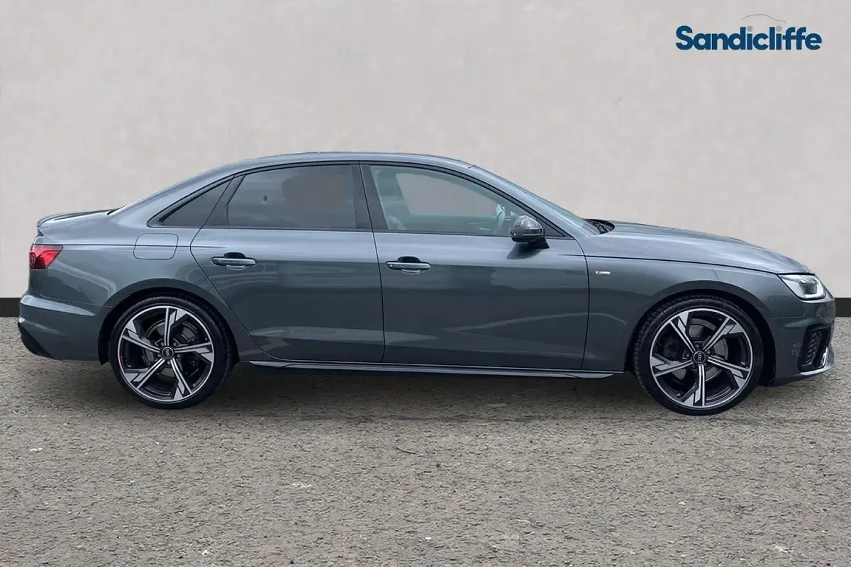 Begagnad Audi A4 Black Edition 150 HK (110 kW) 2025 Grå Sedan