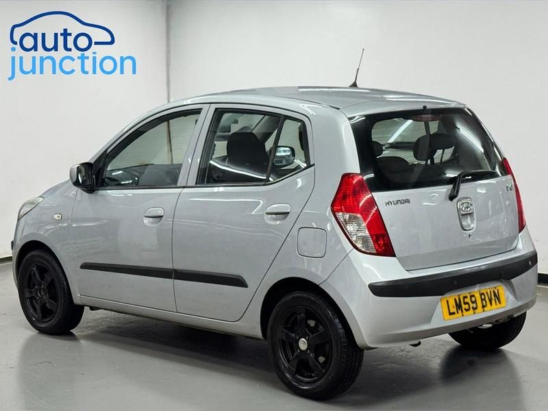 Used Hyundai i10 Comfort 78 HP (57 kW) 2009 Silver Hatchback