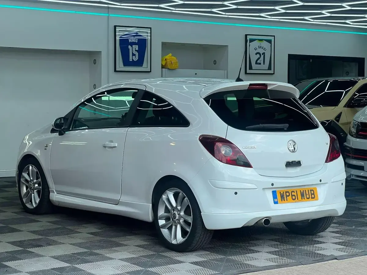 Used Vauxhall Corsa SRi 2012 White Hatchback
