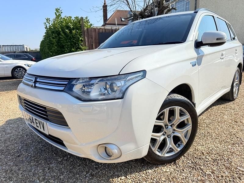 Used Mitsubishi Outlander P-HEV 200 HP (147 kW) 2014 White SUV