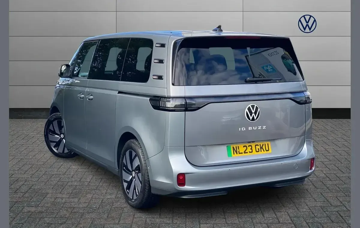 Usado VW ID. Buzz Pro 150 kW (204 HP) 2023 Prateado Monovolume