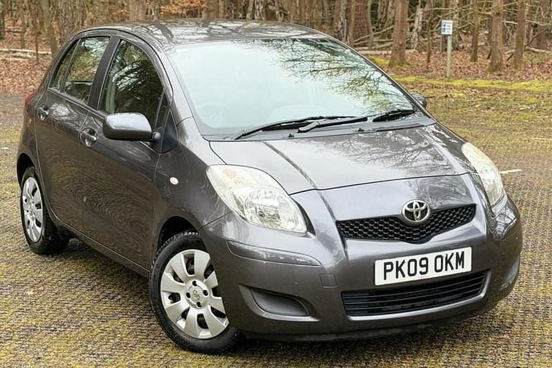 Used Toyota Yaris 69 HP (50 kW) 2009 Grey Hatchback