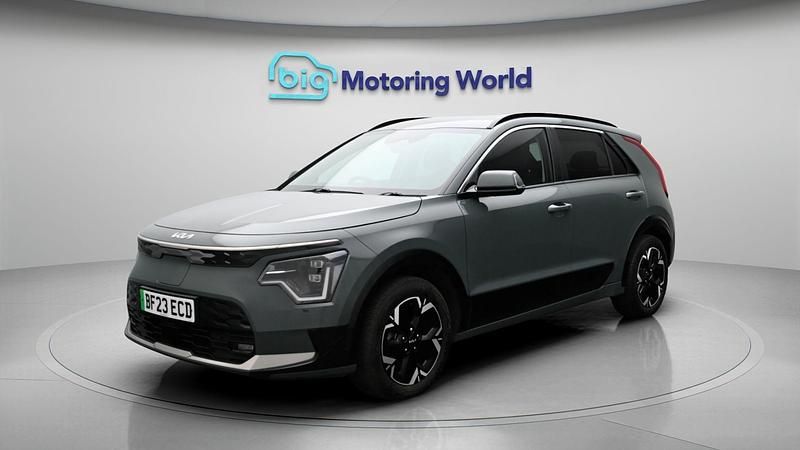 Usado Kia e-Niro 147 kW (201 HP) 2023 Verde SUV