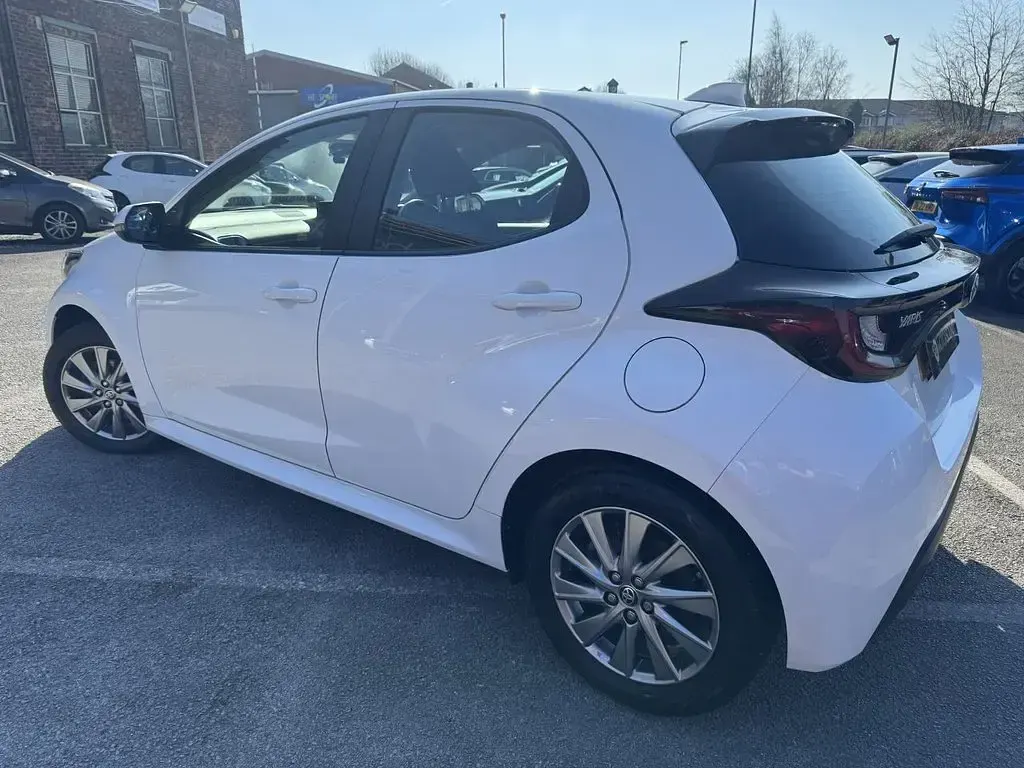 Used Toyota Yaris 116 HP (85 kW) 2022 White Hatchback