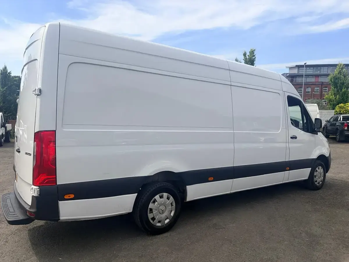 Used Mercedes Sprinter Progressive 148 HP (108 kW) 2023 White Van
