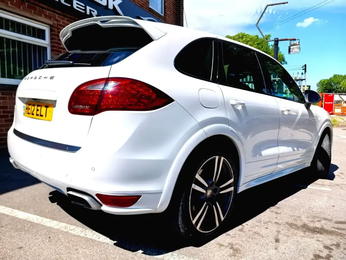 Used Porsche Cayenne 245 HP (180 kW) 2012 White SUV