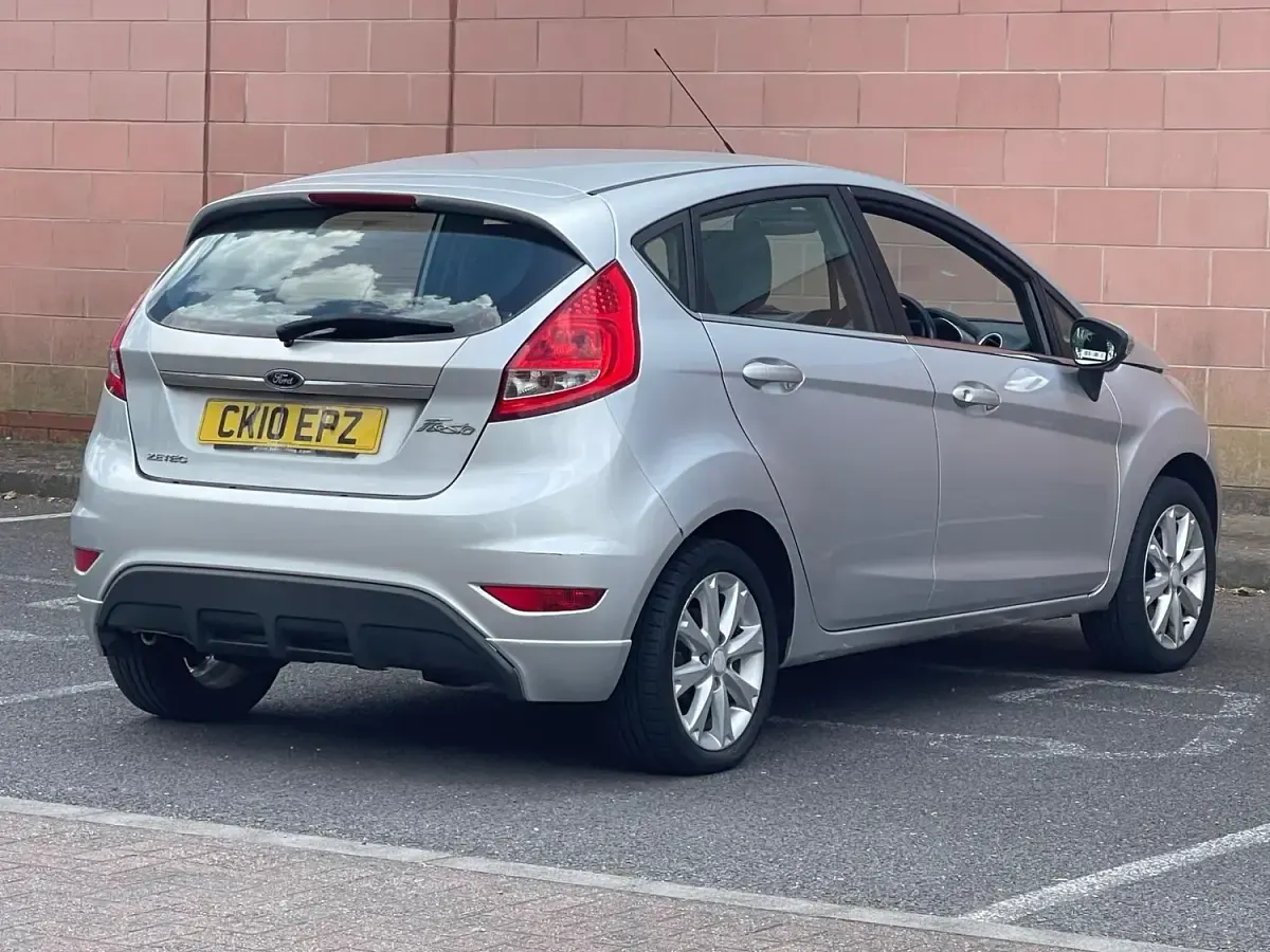 Used Ford Fiesta Zetec 96 HP (70 kW) 2010 Silver Hatchback