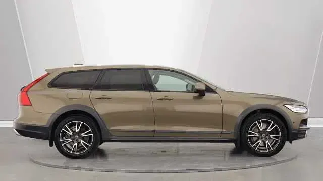 Used Volvo V90 CC 188 HP (138 kW) 2018 Estate