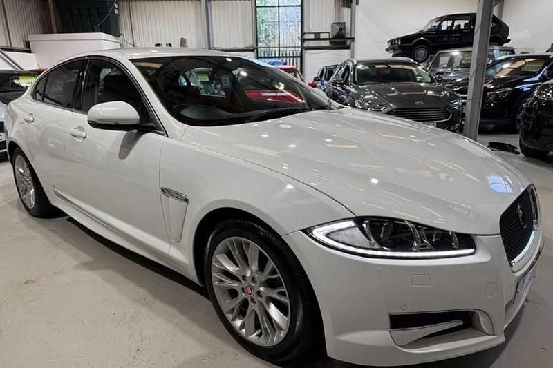 Used Jaguar XF 200 HP (147 kW) 2013 White Sedan