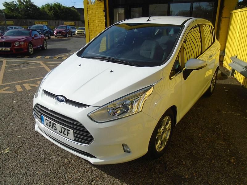 Used Ford B-MAX Zetec 100 HP (73 kW) 2016 White MPV
