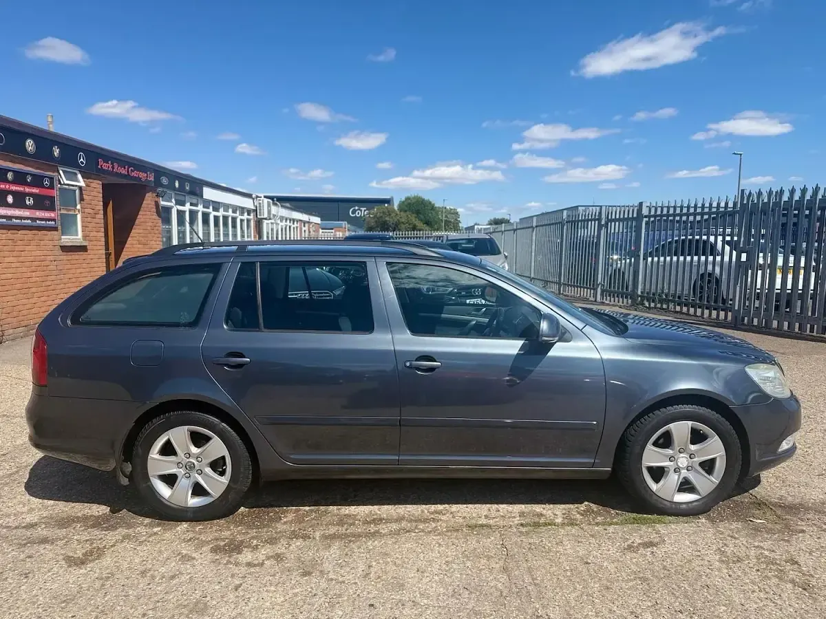 Used Skoda Octavia Elegance 103 HP (75 kW) 2009 Grey Estate