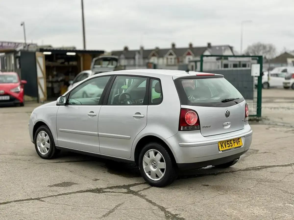Used VW Polo S 80 HP (58 kW) 2005 Silver Hatchback