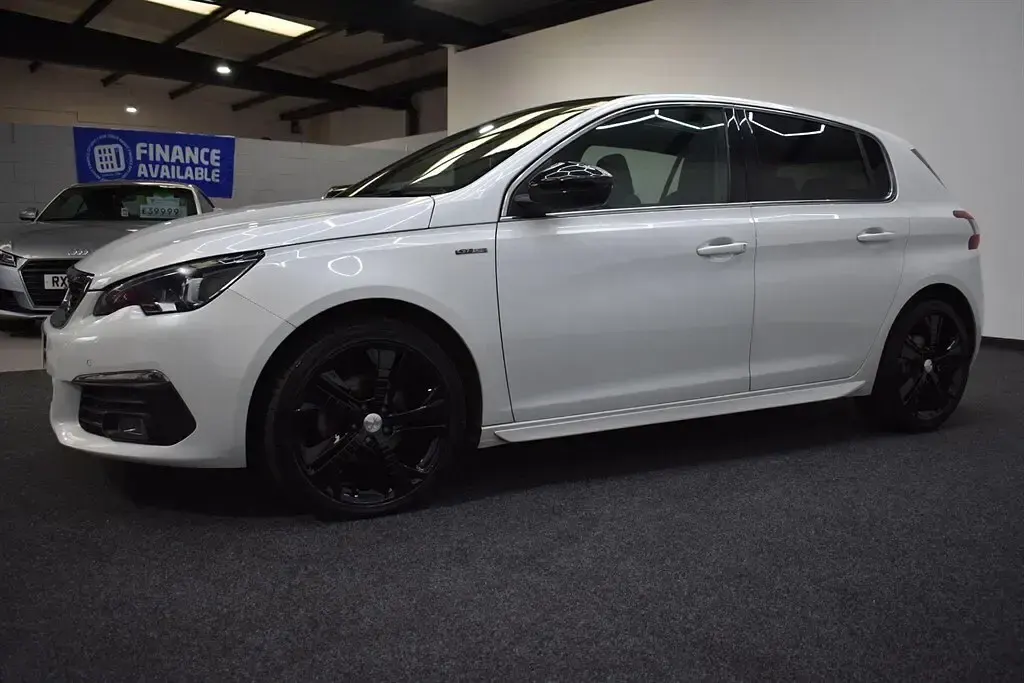 Used Peugeot 308 GT-line 130 HP (95 kW) 2018 White Hatchback