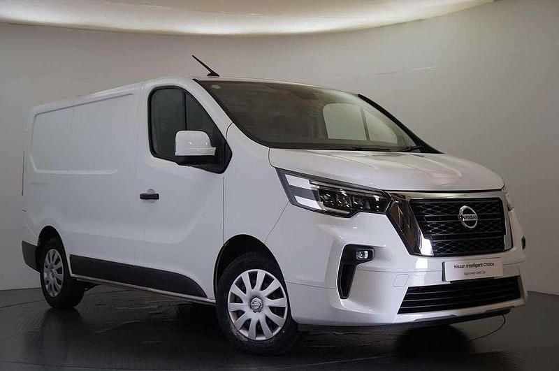 White Used 2023 Nissan Primastar Acenta MPV | £16,598 (Good price) - Image 1/3