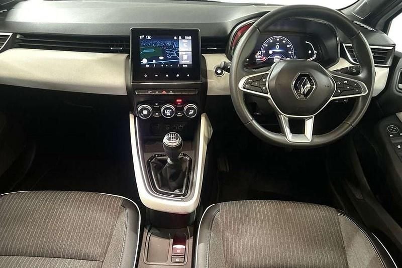 Used Renault Clio V Techno 90 HP (66 kW) 2022 White Hatchback