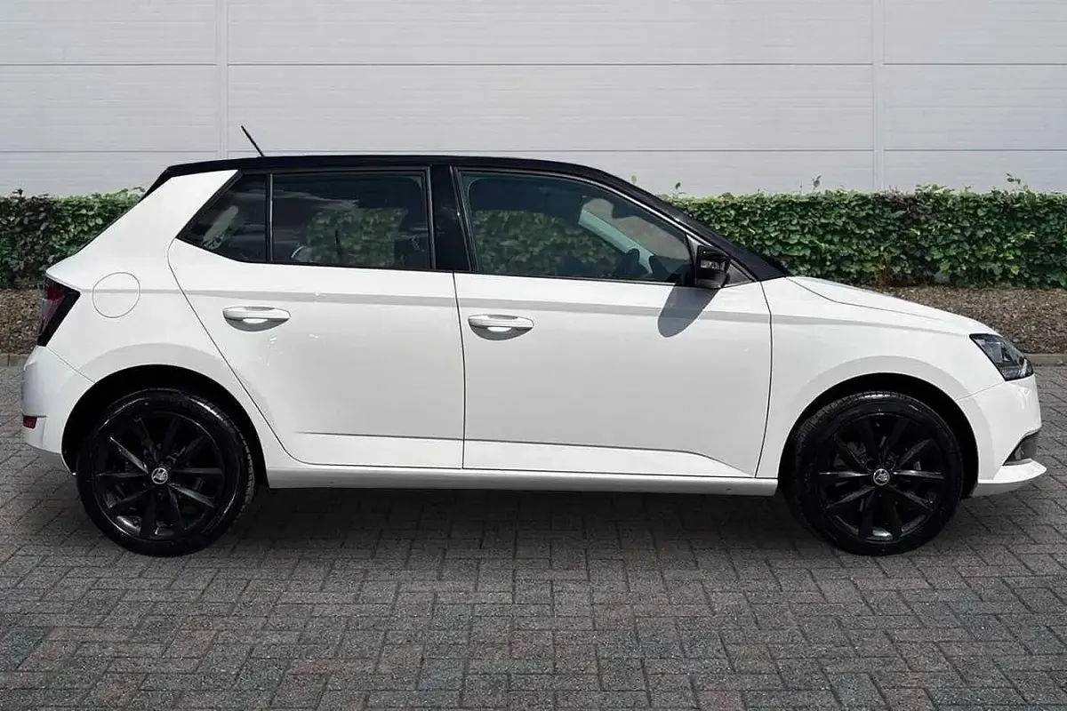Used Skoda Fabia Colour Edition 70 HP (51 kW) 2021 Candy white black magic pearl effect Hatchback
