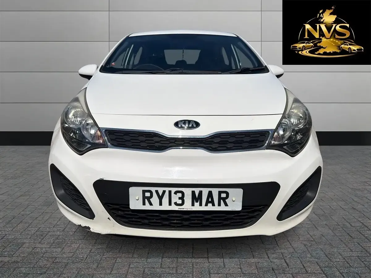Used Kia Rio 75 HP (55 kW) 2014 White Hatchback