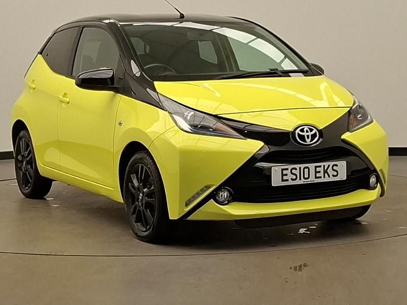 Used Toyota Aygo X-cite 68 HP (50 kW) 2017 Yellow Hatchback