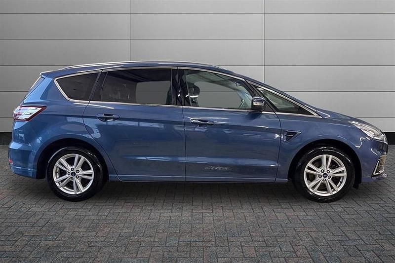 Used Ford S-MAX Titanium 190 HP (139 kW) 2022 Blue MPV