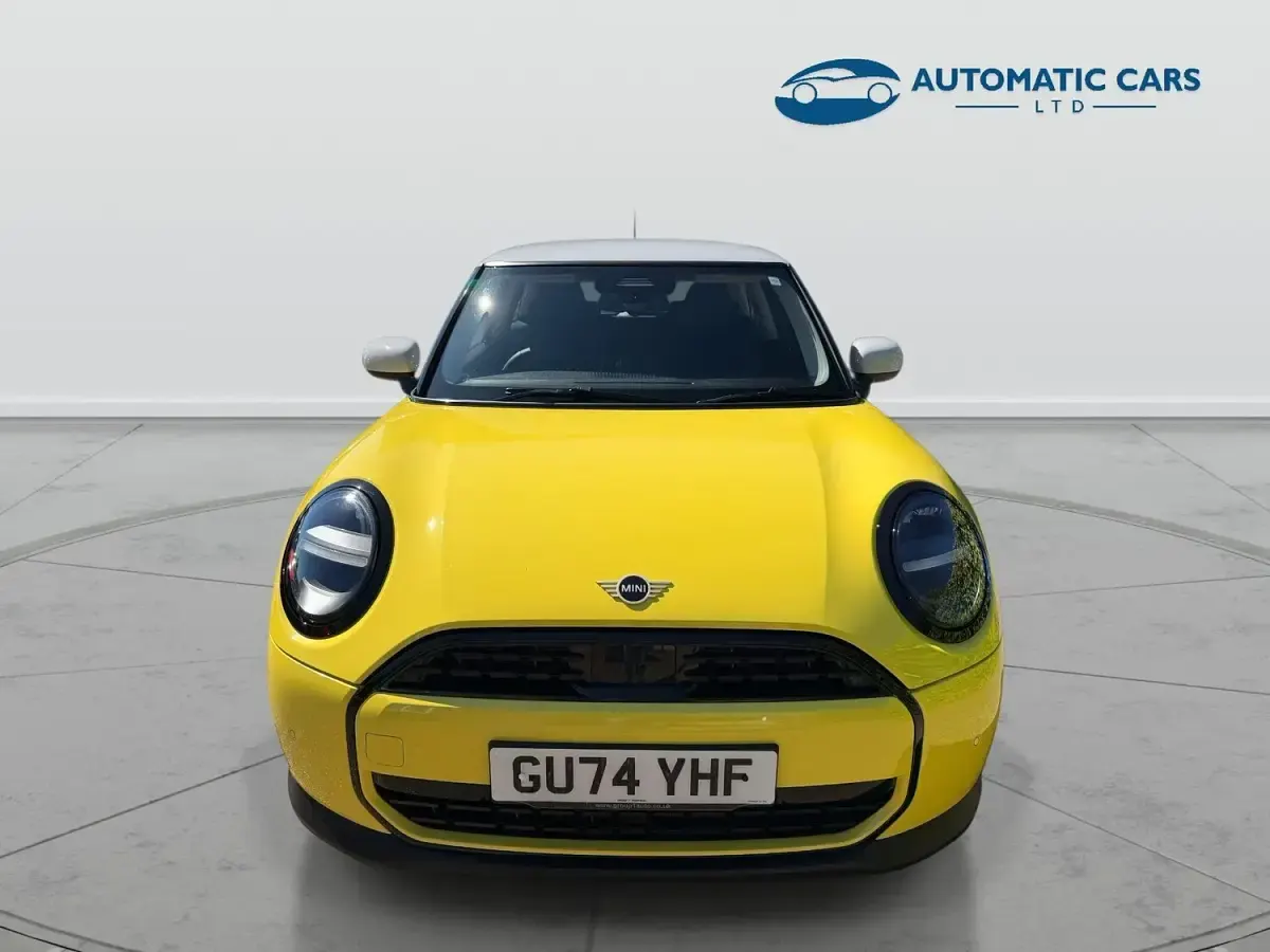 New Mini Cooper Classic 114 kW (156 HP) 2025 Yellow Hatchback