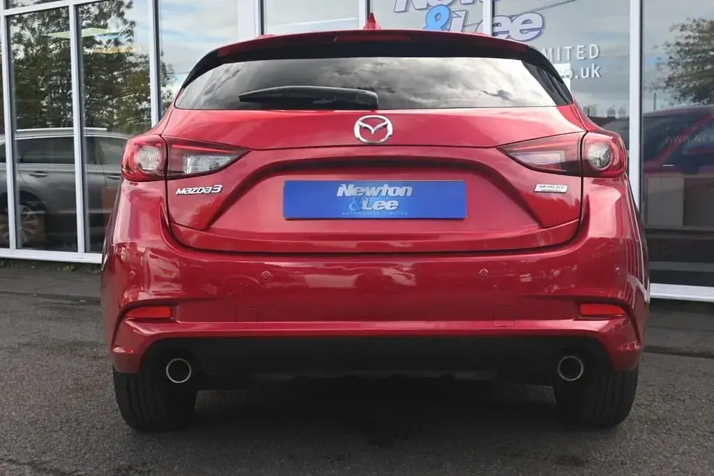 Used Mazda 3 121 HP (88 kW) 2017 Red Hatchback