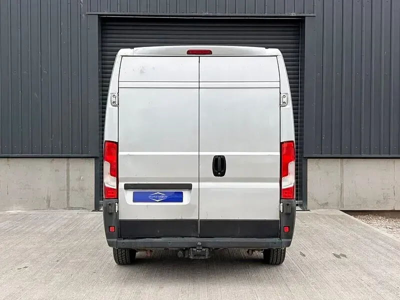 Used Citroën Relay 130 HP (95 kW) 2019 Silver Van