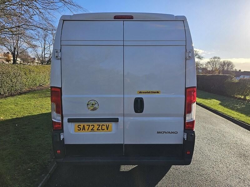 Used Vauxhall Movano 140 HP (102 kW) 2022 White MPV