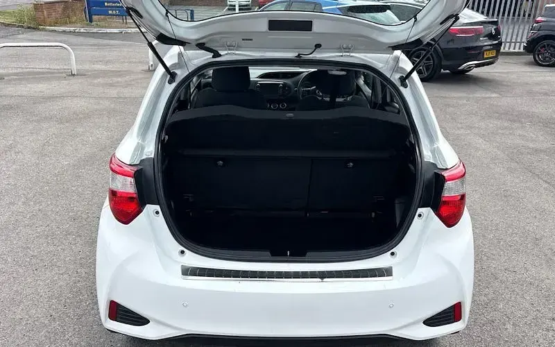 Used Toyota Yaris 111 HP (81 kW) 2019 White Hatchback