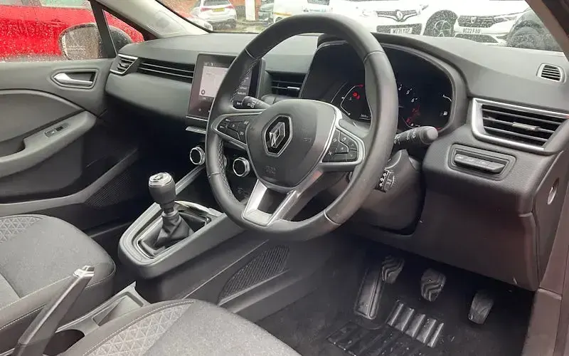Used Renault Clio Evolution 90 HP (66 kW) 2022 Orange Hatchback