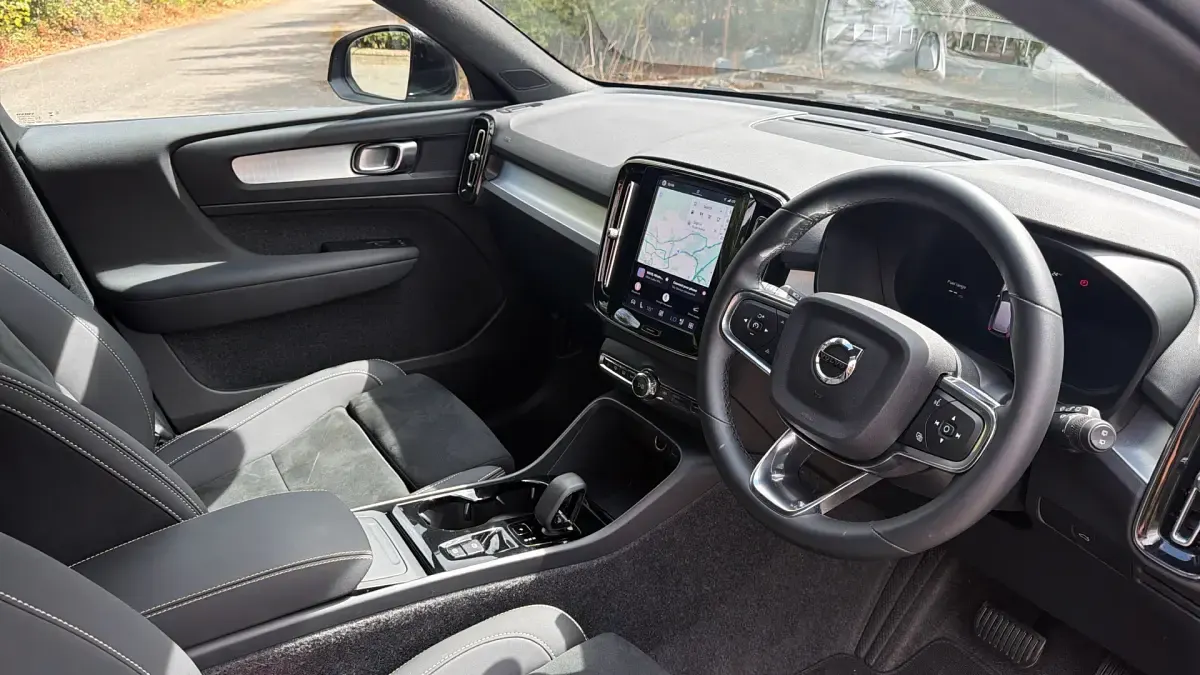 Used Volvo XC40 Plus 163 HP (119 kW) 2025 Black SUV