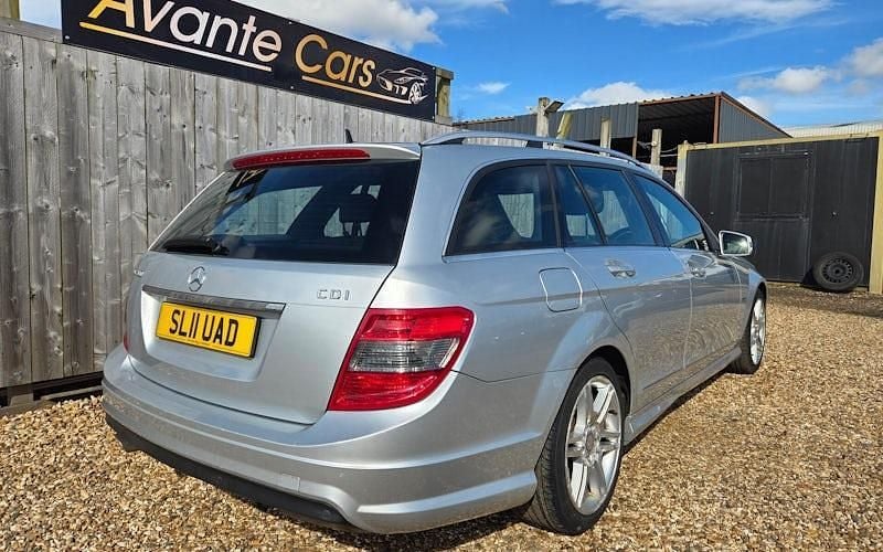 Usado Mercedes C200 136 HP (100 kW) 2011 Prateado Carrinha
