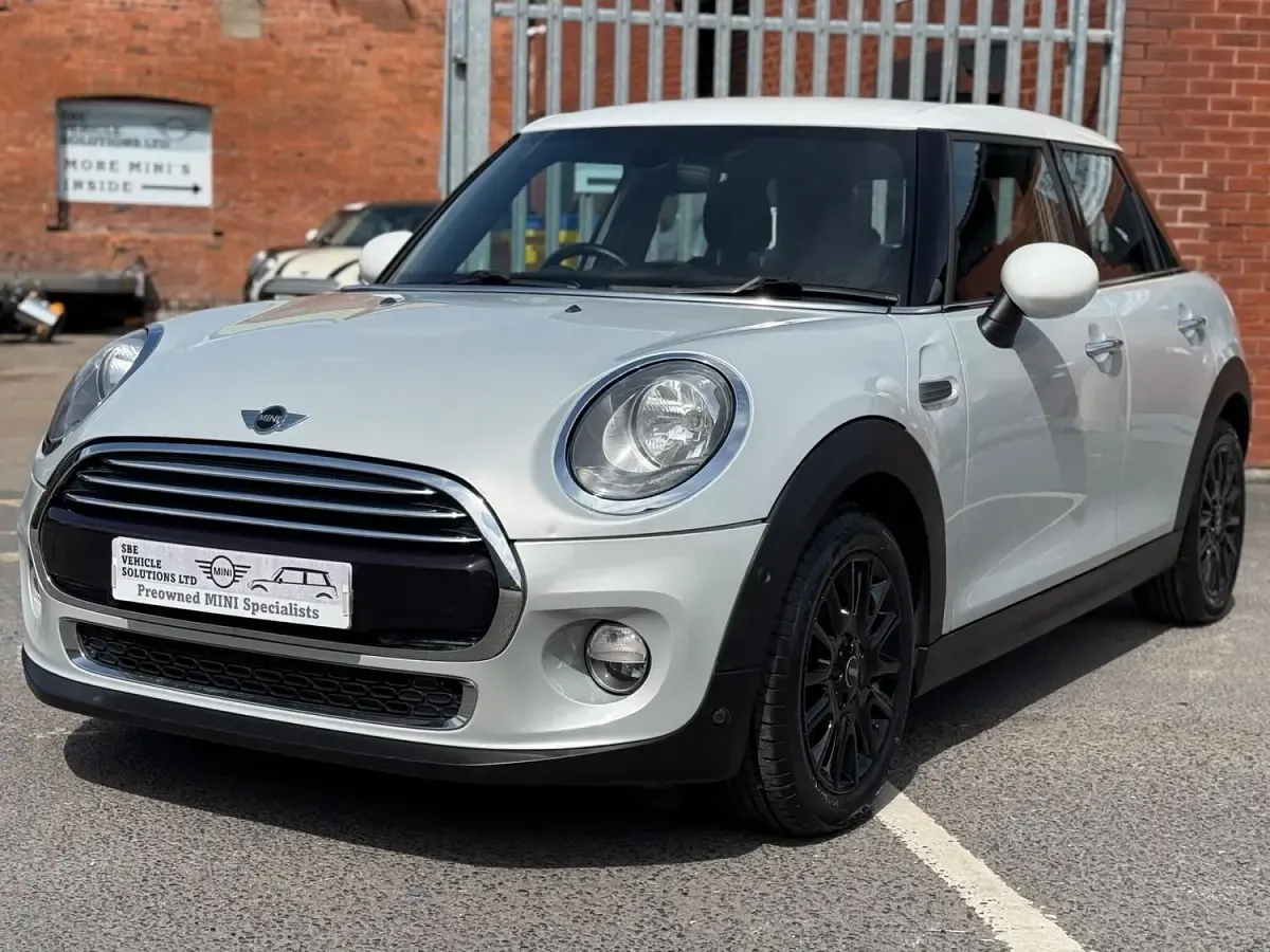 Used Mini Cooper Hatch 136 HP (100 kW) 2016 Silver Hatchback