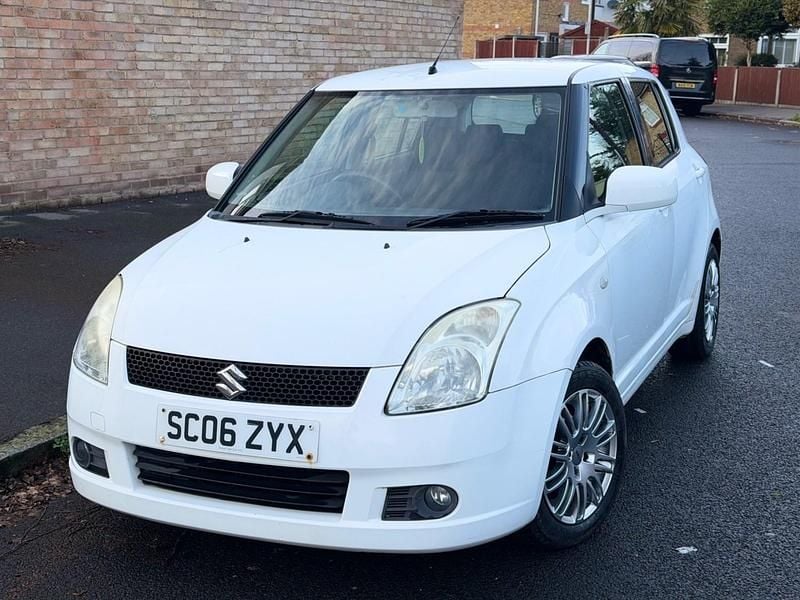 Used Suzuki Swift GLX 2006 White Hatchback