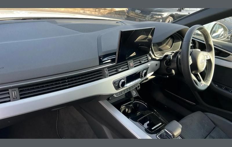 Used Audi A4 S-Line 204 HP (150 kW) 2024 White Estate