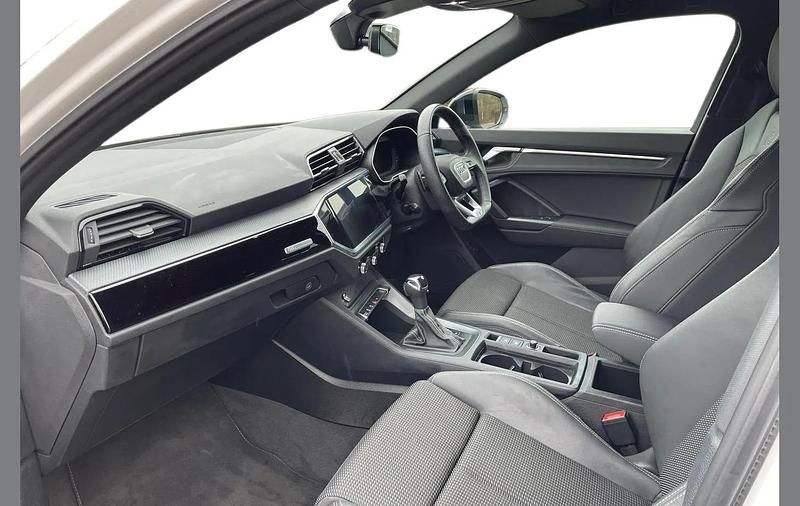 Second-hand Audi Q3 Black Edition 150 CP (110 kW) 2023 Alb SUV